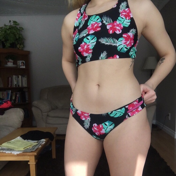 Floral bikini - Picture 3 of 4